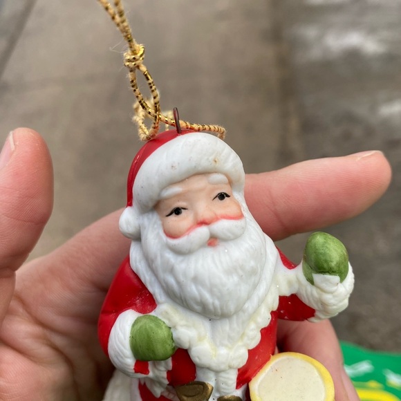 Santa Claus Figurine with Drum - Picture 3 of 7